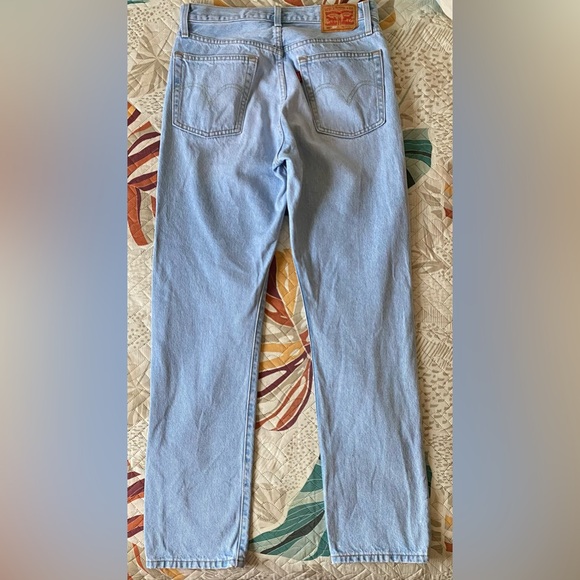 Levi’s light wash jeans 501 - Picture 4 of 10